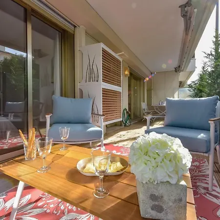 One And Half Bedroom Cozy & Close To Beaches *
