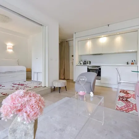 One And Half Bedroom Cozy & Close To Beaches * Cannes