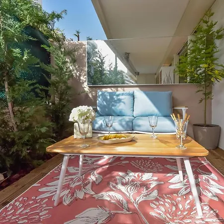 One And Half Bedroom Cozy & Close To Beaches Cannes